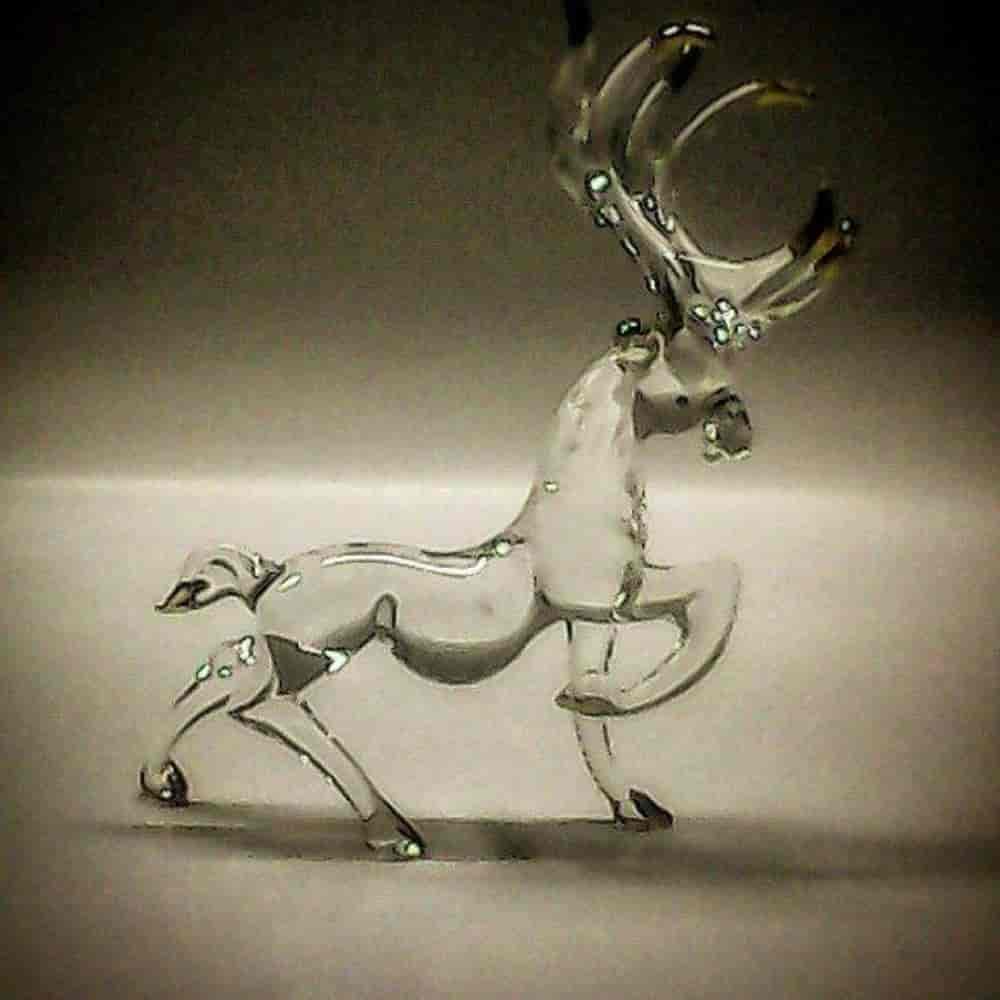 مجسمه گوزن شیشه ای